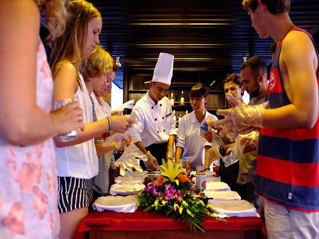 Học nấu ăn trên Du Thuyền Alisa Cruise công chúa của đại dương – Mong đợi hơn một Cruise!