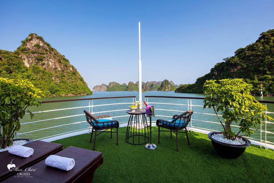 view-ban-cong-Phong-president-suite-du-thuyen-Mon-cheri-cruises-smiletravel