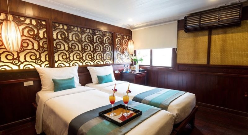 Tour du thuyền Hạ Long Bhaya Classic Cruise