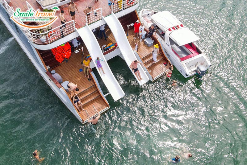 Du thuyền Catamaran Cruise