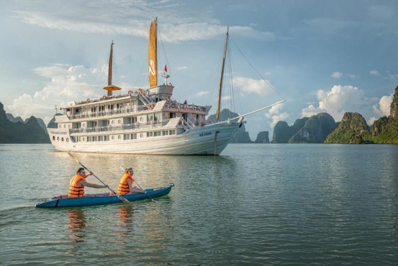 Du thuyền 4 sao Paradise Sails