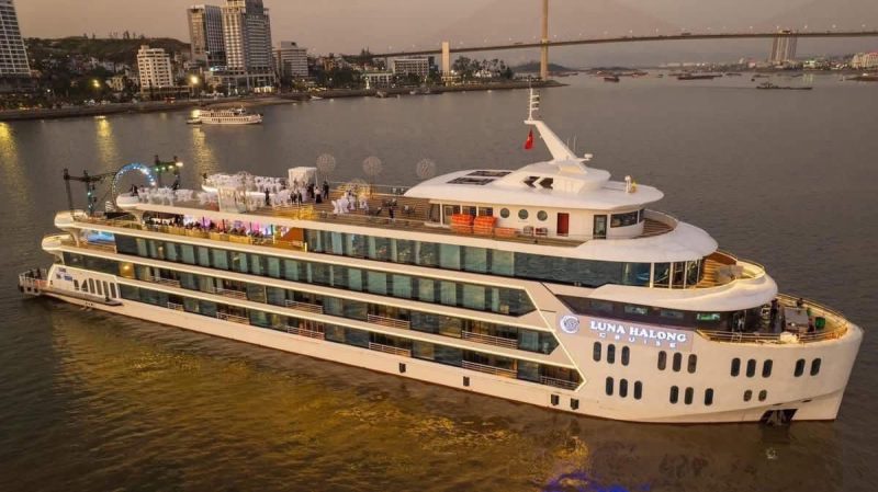 Du thuyền Luna Cruise biểu Tượng Của Sự Hoành Tráng