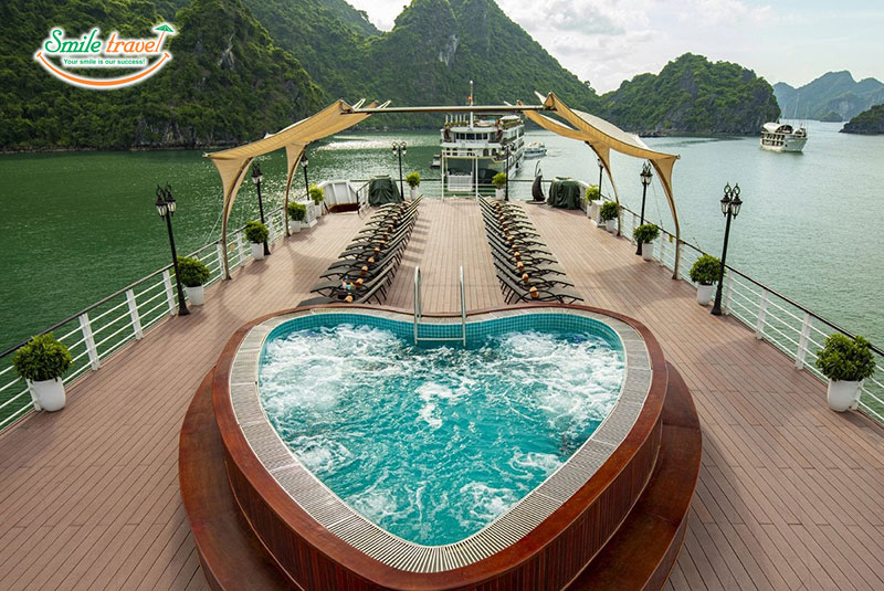Bể sục trái tim độc lạ check in siêu sang chảnh Bể sục trái tim độc lạ check in siêu sang chảnh