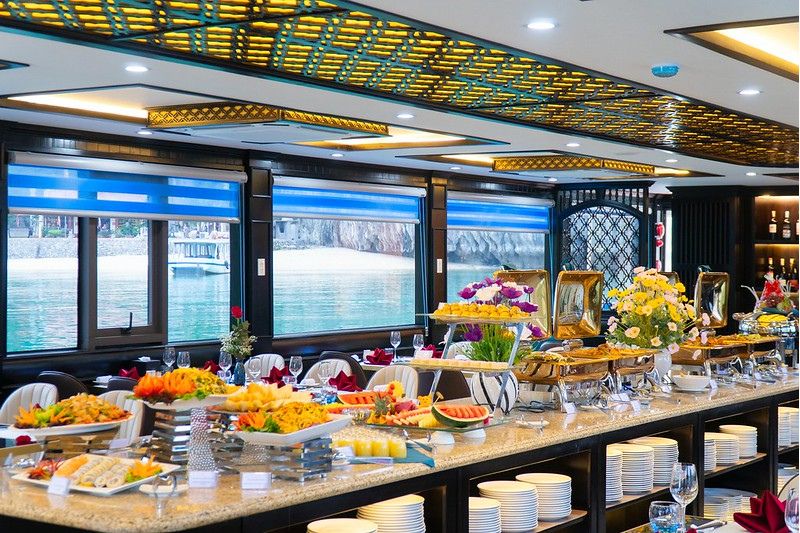 Nhà hàng sang trọng cùng bữa tiệc ẩm thực cao cấp