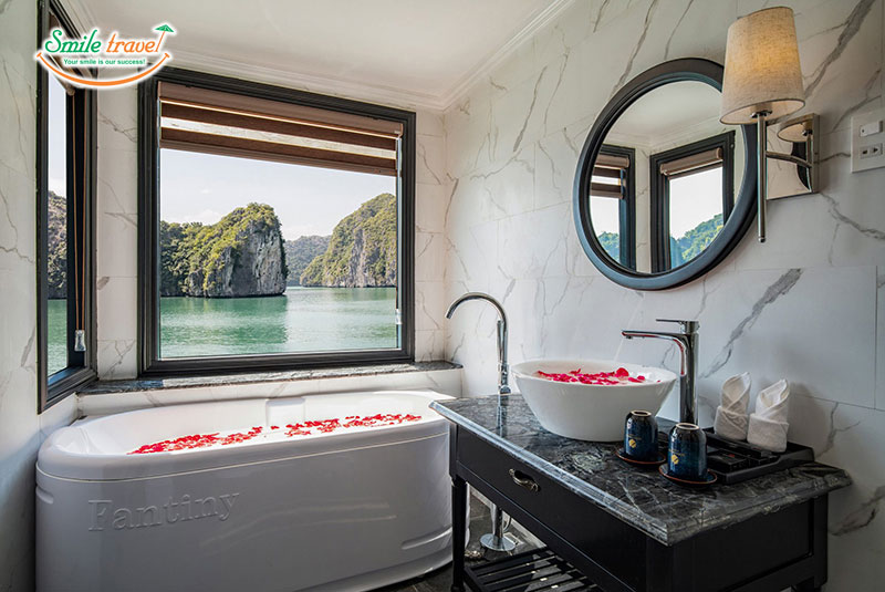 Bồn tắm view vịnh siêu đẹp 