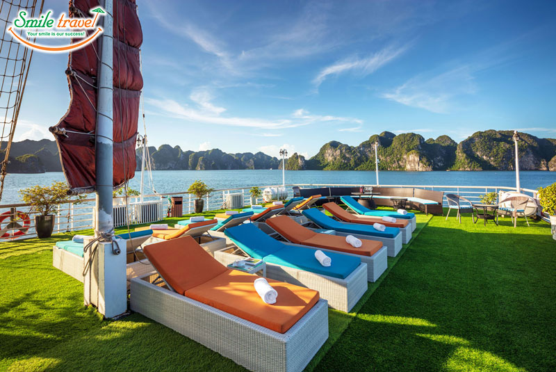 Sundeck có ghế nằm tắng nẵng và ngắm cảnh